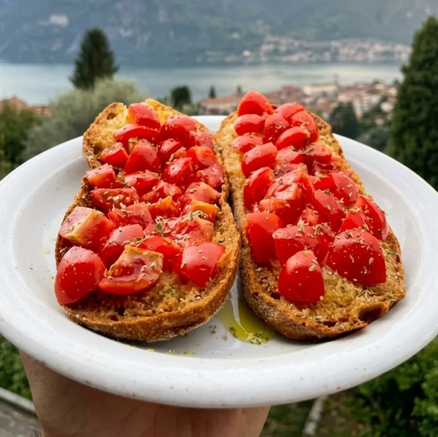 Frisella con pomodoro, olio e origano