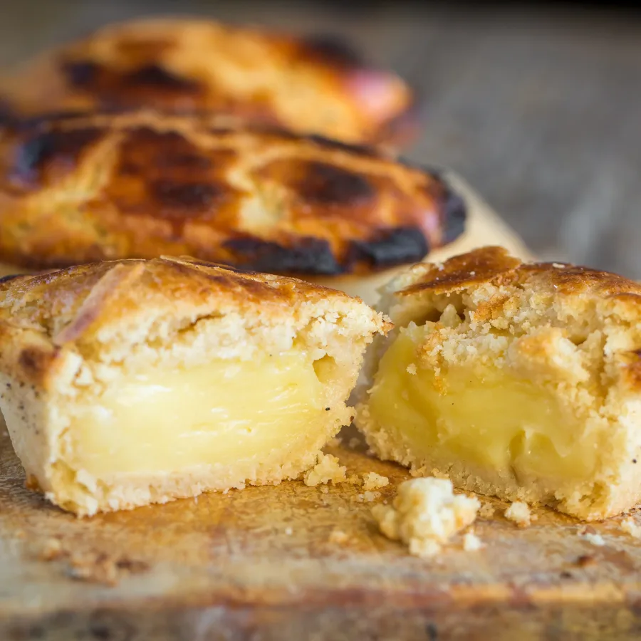 Pasticciotto leccese appena sfornato