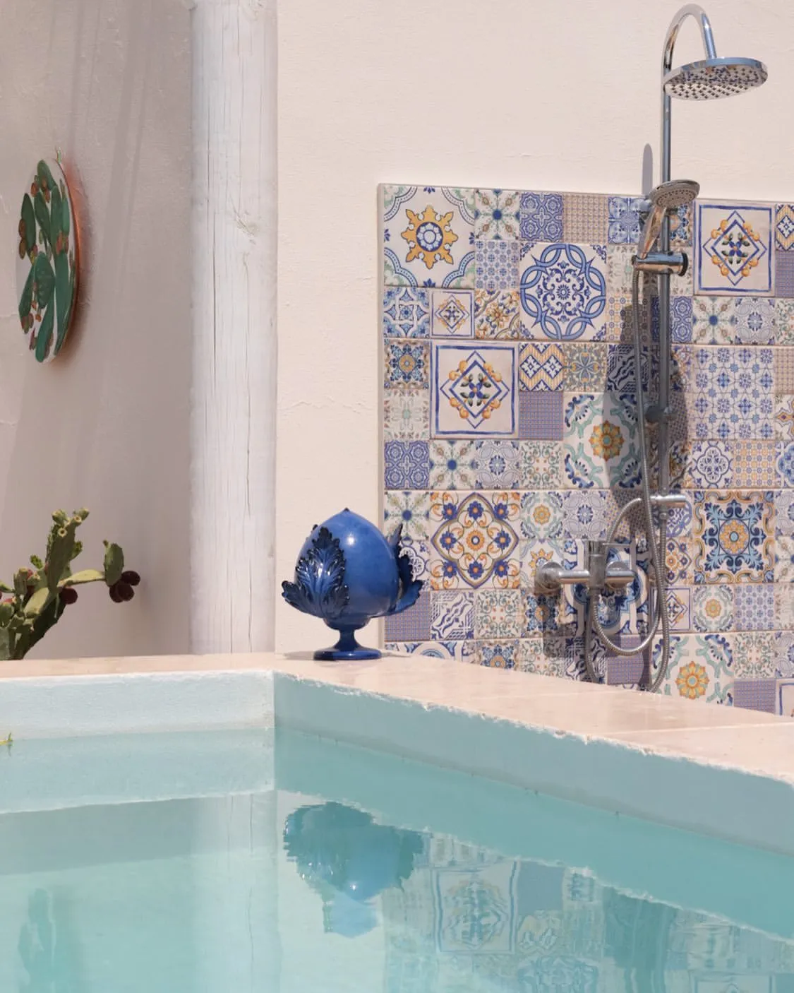 Bagno con piastrelle in ceramica salentina