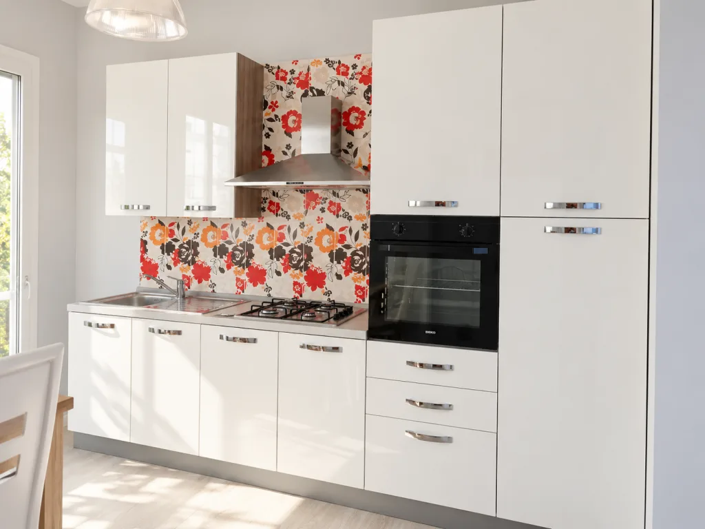 Cucina con piano cottura e forno