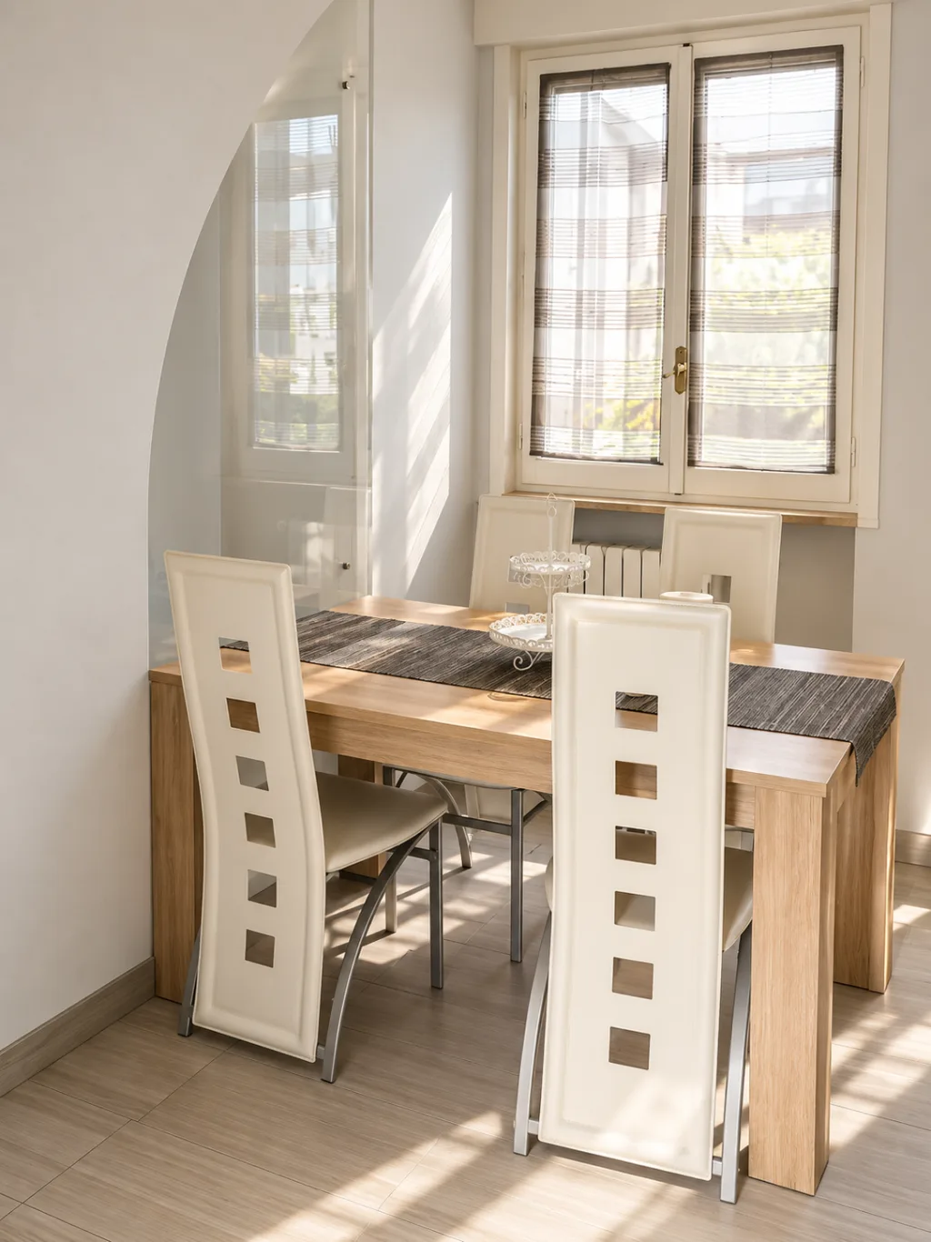 Tavolo da pranzo con sedie